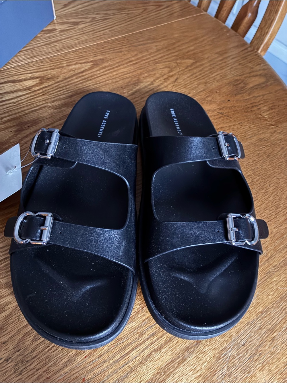 New Women’s Free Assembly Black Buckle Slide-on Sandals size 8